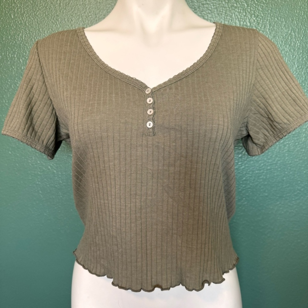 American Eagle Army Green Scalloped Hem Crop Top Button Front Short Sleeve